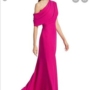 Badgley Mischka Asymmetrical Runway gown in Hot Fuchsia. Size 4